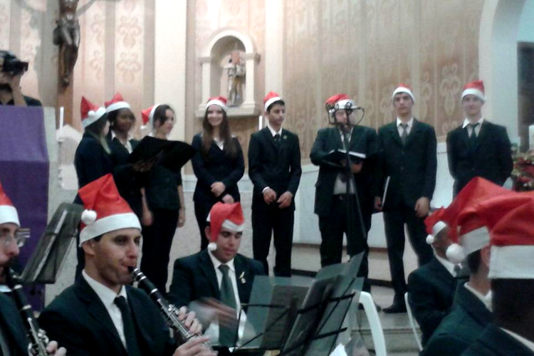 Banda e camerata em apresentação conjunta no Concerto de Natal