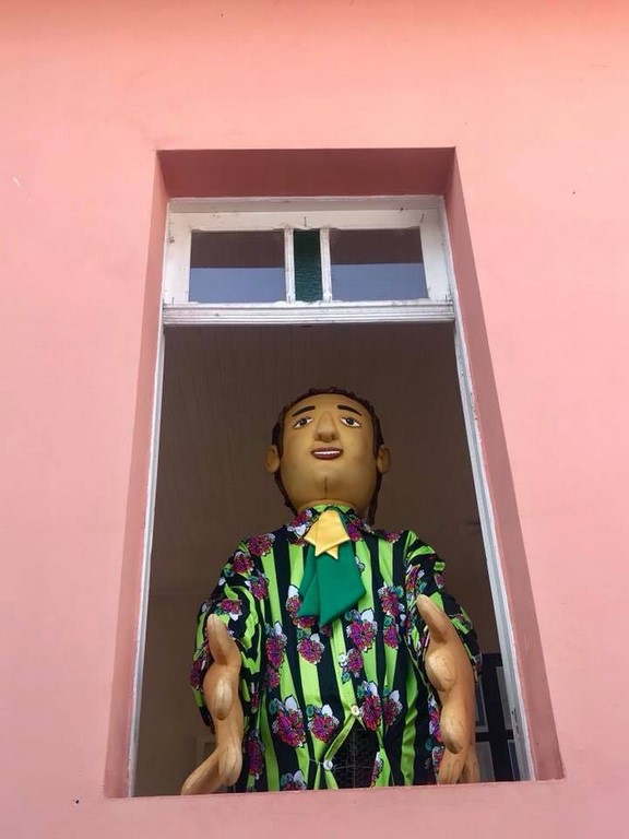 Decoração de bonecos na Festa do Amparo
