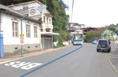 Montagem de como ficará a Rua Mac Níven, no Centro, após a instalação de placas e a pintura de uma faixa na via (EGCP/Prefeitura Municipal de Nova Friburgo) 