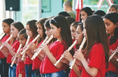 A apresentação das pequenas flautistas (Fotos: Henrique Pinheiro)
