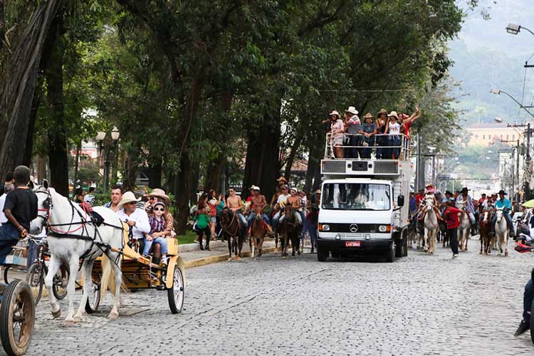 Um dos destaques do trajeto, que totaliza cerca de 14 quilômetros, será a habitual parada em frente ao Hospital Municipal Raul Sertã para uma oração dedicada aos doentes, médicos e profissionais de saúde da unidade (A Voz da Serra)