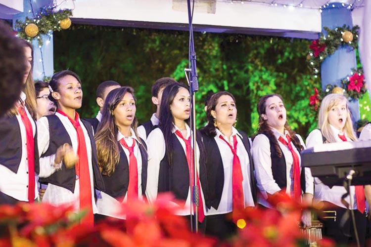 O Paradox Coral foi riado por um grupo de amigos que se conheceram em um curso  de canto coral da Oficina-Escola de Artes (Divulgação)