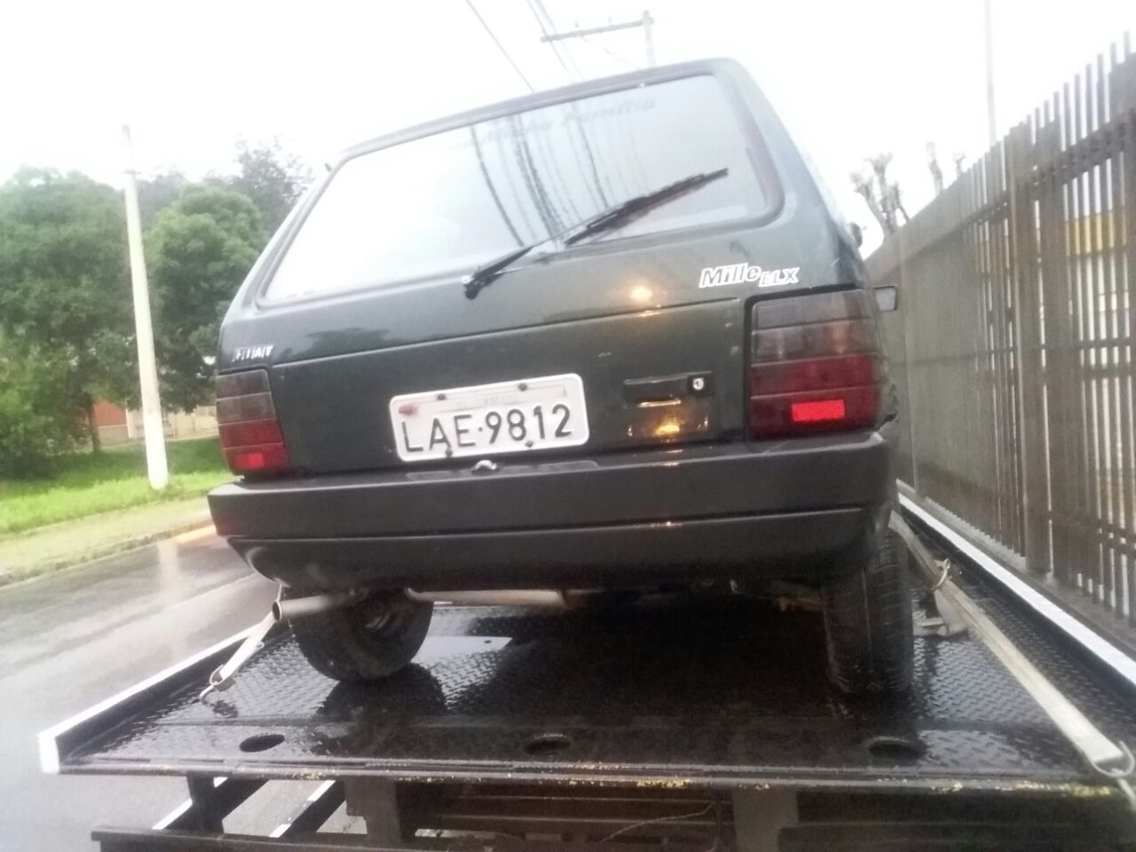 O carro furtado em Olaria (Foto: 11º BPM)