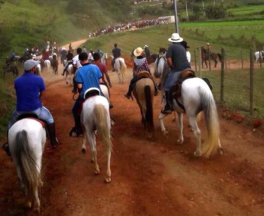 CAVALO PULANDO na CAVALGADA 