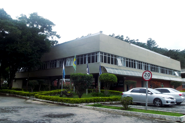 O Cefet ‬de Nova Friburgo dispõe de‭ ‬vagas‭ ‬para cursos‭ de‭ ‬nível superior (Foto: Amanda Tinoco)