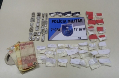 As drogas que seriam vendidas na Praça Getúlio Vargas (Foto: 11 BPM)