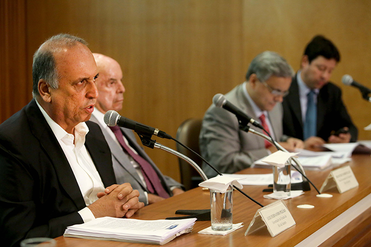O governador Luiz Fernando Pezão e equipe econômica anunciaram as medidas no início deste mês (Foto: Carlos Magno)