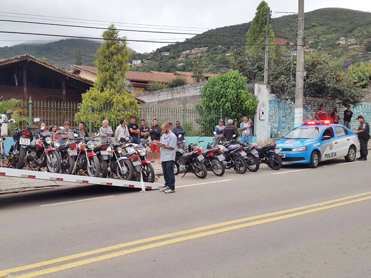 Motocicletas apreendidas na localidade de Conquista, no Campo do Coelho (Cortesia de Polícia Militar)