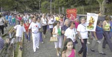 Campanha da Fraternidade aberta com caminhada e missa solene