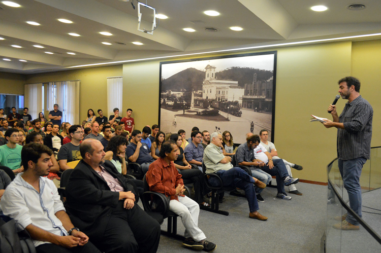 O deputado estadual Marcelo Freixo foi um dos convidados do evento que debateu a atual crise na universidade (Foto: Márcio Madeira)