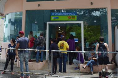 Pacientes com suspeitas de infecção pelo mosquito são atendidos no prédio anexo ao Hospital Raul Sertã (Foto: Lúcio César Pereira)