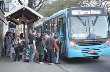 Vereadores tentam derrubar aumento das passagens de ônibus