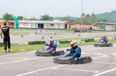 Divirta-se com os amigos no Kart Clube Passo Fundo!