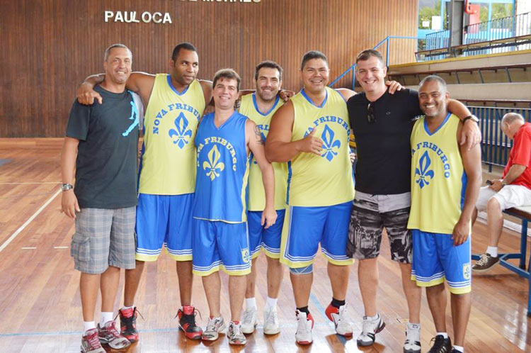 Encontros reúnem jogadores de variadas gerações do basquete de Nova Friburgo e região