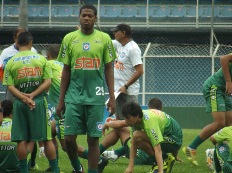 Recuperado de lesão, Caíque deve reaparecer, no mínimo, como opção no banco de reservas (Foto: Vinicius Gastin)