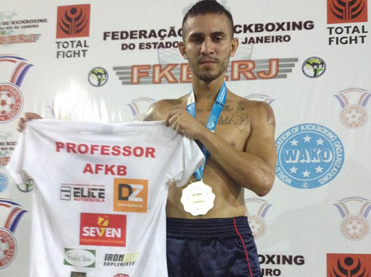 Coutinho faturou mais um título e garantiu vaga no nacional de kickboxing (Foto: Divulgação)