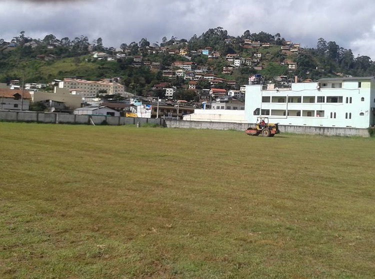 Primeiro campo já teve a colocação do gramado finalizada 