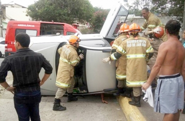  Três pessoas estavam no veículo, modelo Chery, no momento do acidente (Fotos: Reprodução Facebook)