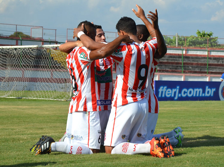 Jogadores comemoram um dos três gols do Bangu (Foto: Emerson Pereira/Bangu AC/FullPress)