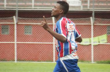 Iury comemora o gol da vitória tricolor em Nova Friburgo (Vinicius Gastin/A Voz da Serra)