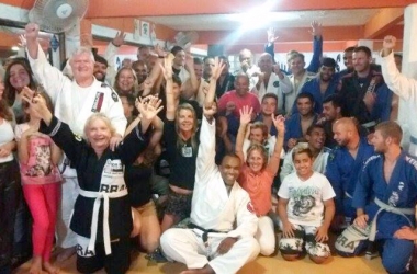 Aos 70 anos, irlandês alcança faixa preta de jiu-jitsu em Nova Friburgo
