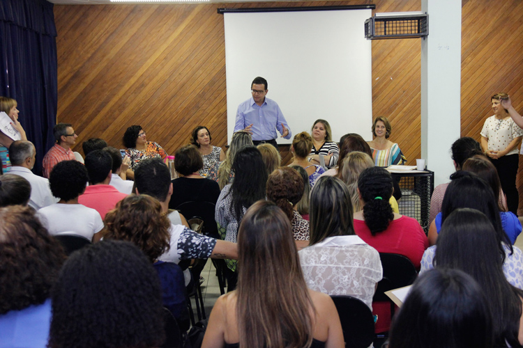  Evento aconteceu no auditório do Hospital Maternidade Doutor Mário Dutra de Castro e contou com a presença do prefeito Renato Bravo (Foto: Daniel Marcus)