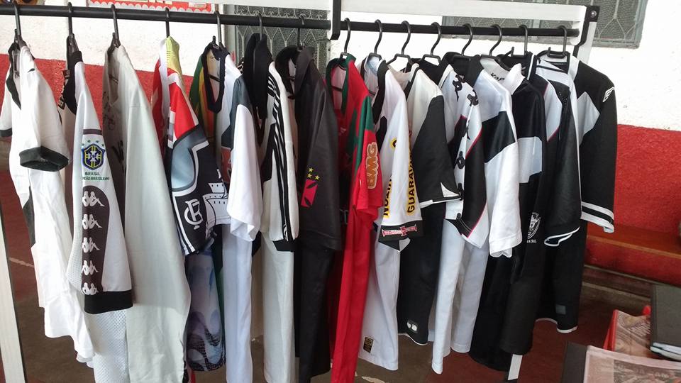 Parte da coleção de Alex, organizador do evento: mais de 1.300 itens e 152 camisas do Vasco
