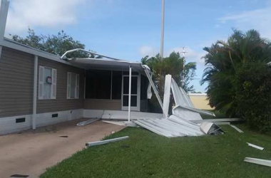 A destruição na casa de Nadir Lamblet em Coconut Creek, na Flórida (Arquivo pessoal)