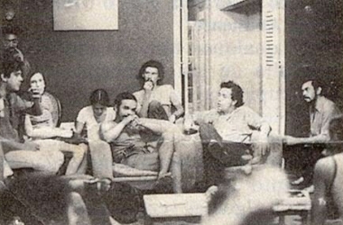 Gonzaguinha (fundo) e seus colegas na Jaceguai, 27