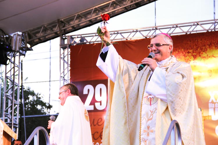O ponto alto do evento foi a celebração da Santa Missa com Dom Edney (Foto: João Vitor Paredes)