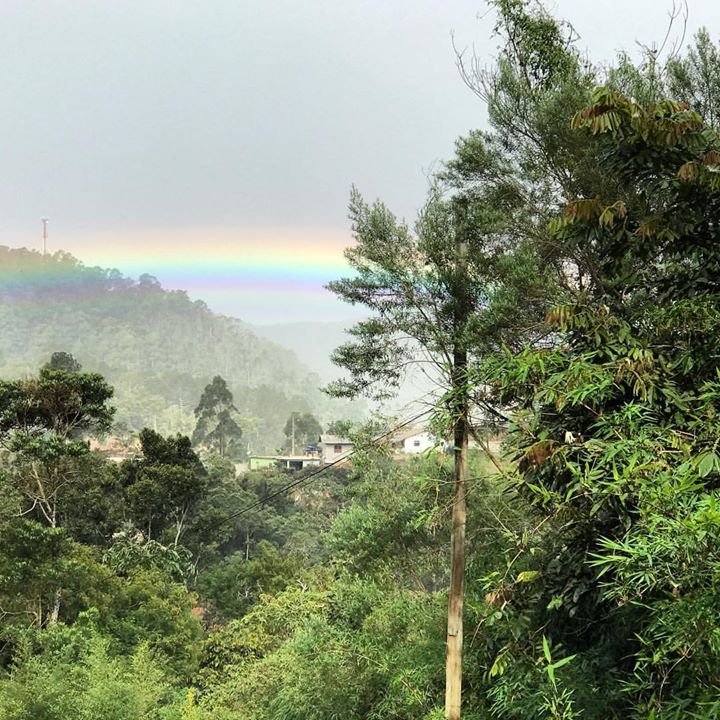 Arco-íris no Jardim do Nêgo neste domingo, um dia depois do recorde de frio registrado no país (Foto da leitora Cristiana Pinheiro Guimarães)