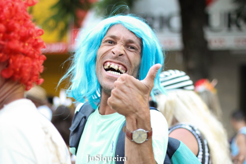 A alegria do folião friburguense pelas ruas da cidade (Foto: Juliana Siqueira)