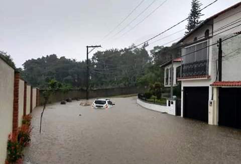 Rua do Cônego completamente inundada após o temporal desta sexta (Foto de leitor)