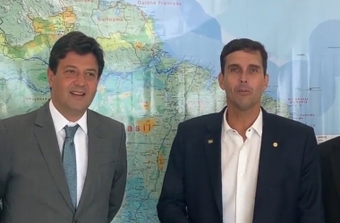 Luiz Lima (à direita) em recente encontro com o ministro da Saúde para tratar de verbas para a saúde de Nova Friburgo (Reprodução da web)
