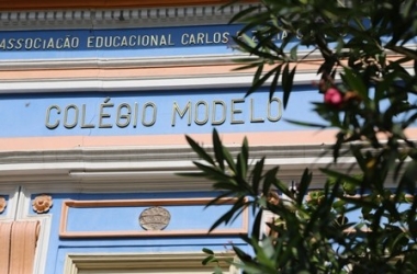 Detalhe da fachada do centenário Colégio Modelo (reprodução da web)