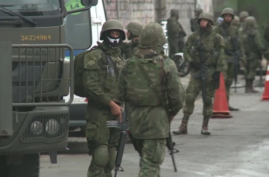 Militares na Penha na manhã desta terça (Reprodução TV Globo via G1)