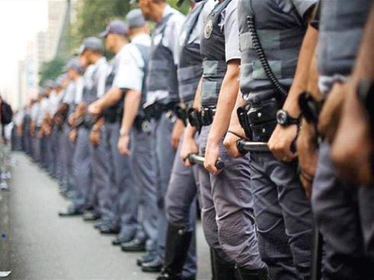 A segurança nas comunidades pacificadas será reforçada com PMs recém-formados, permitindo a volta de policiais para batalhões do interior (Reprodução)