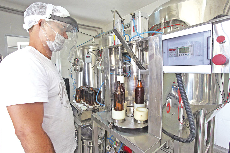 Produção de cerveja em Nova Friburgo (Foto: Marcelo Horn)
