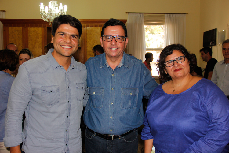 O prefeito Renato Bravo com o deputado Pedro Paulo e a secretária de Saúde, Suzane Menezes (Foto:  Divulgação PMNF)