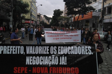 Protesto de professores por melhores salários às vésperas do bicentenário (Arquivo AVS)