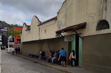 O local da Rua Gonçalves Dias, que dá acesso ao Cemitério, onde ocorreu a tentativa de assalto (Foto de leitor)