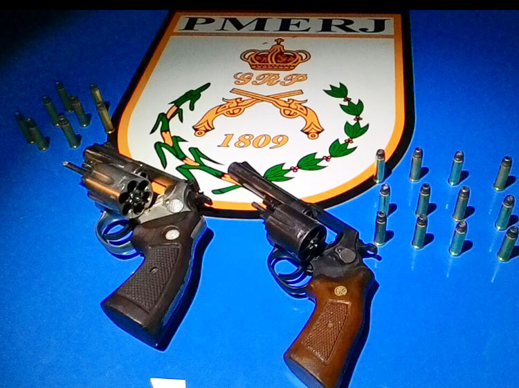 Armas de uso restrito apreendidas durante churrasco em São Geraldo