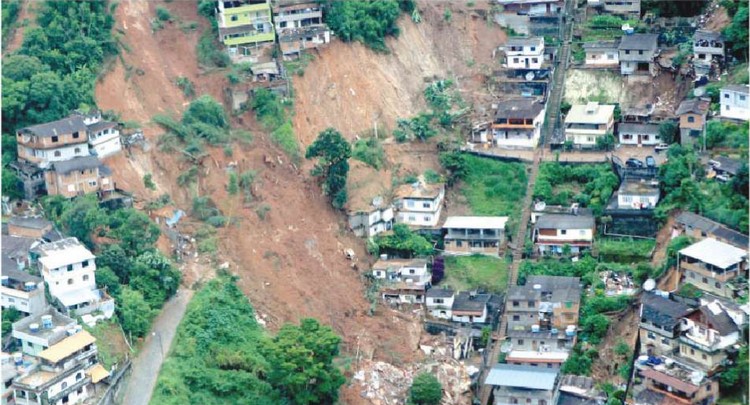 Desabamento de encosta em 2011 (Arquivo AVS)