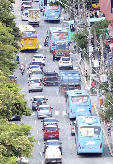 Trânsito na Avenida Alberto Braune (Arquivo AVS)