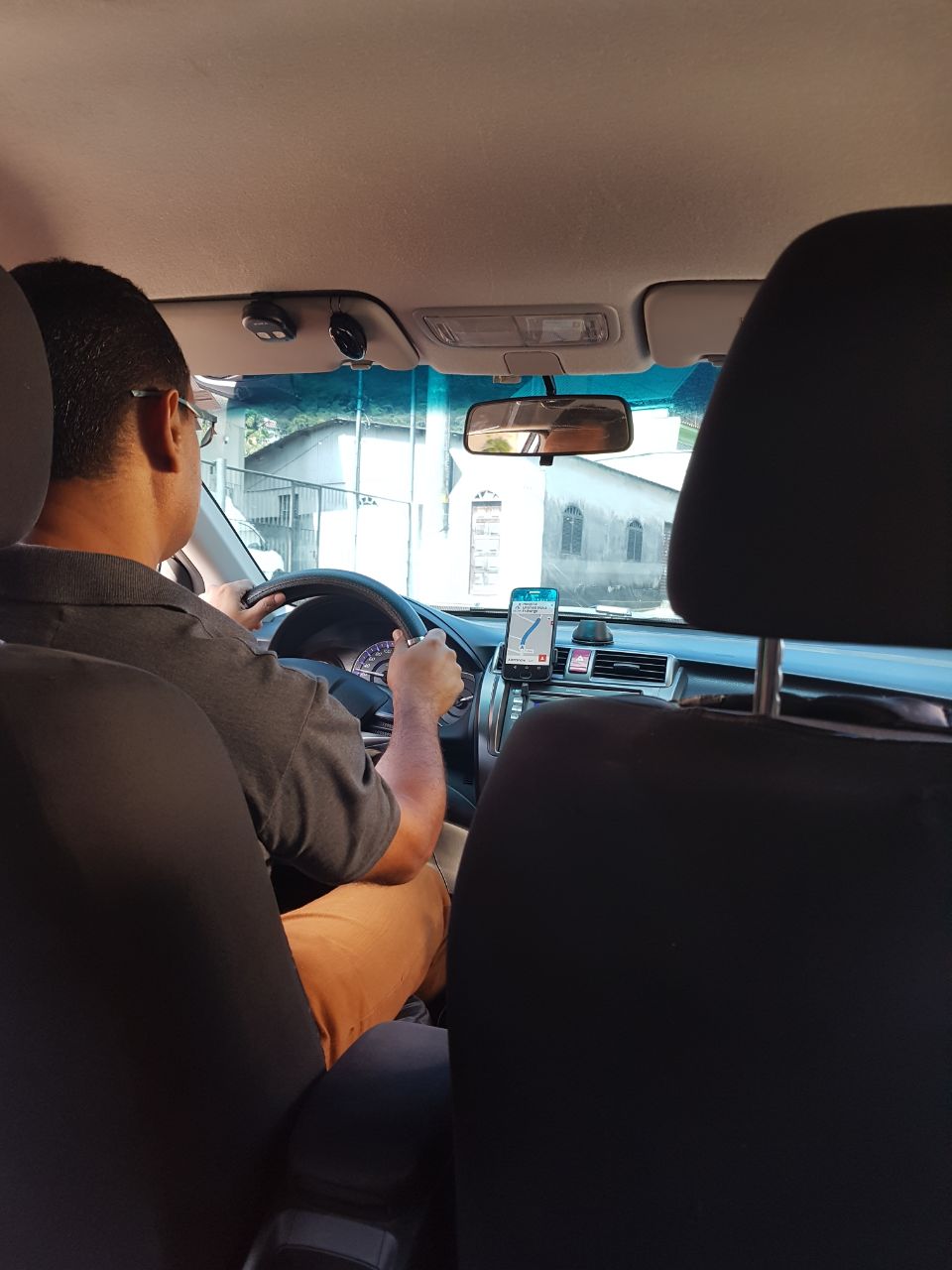 A viagem no primeiro dia de Uber em Friburgo (Foto: Alerrandre Barros)