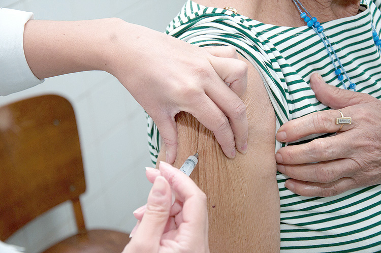 Vacinação contra a gripe em Nova Friburgo: esta sexta é o último dia (Foto: Carlos Mafort)