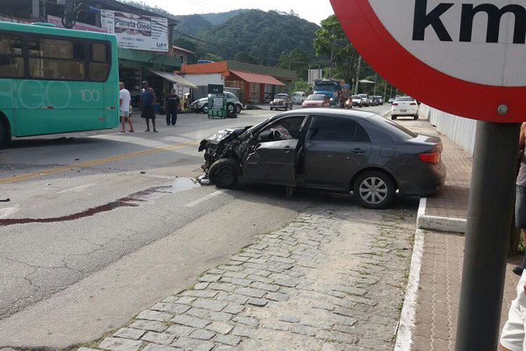 O acidente aconteceu no centro do distrito (Foto: Leitor via WhatsApp)