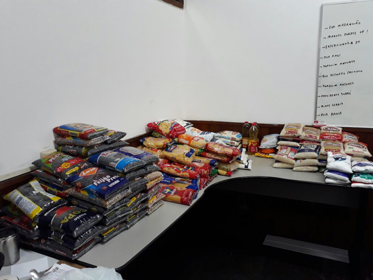 Circo doa 300 quilos de alimentos para entidades de Friburgo