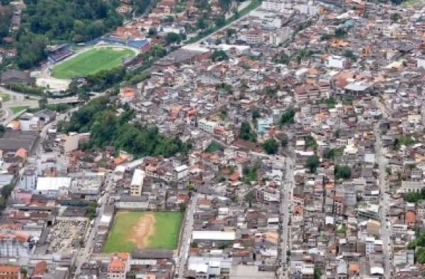 Friburguenses brilham na principal liga de futebol americano no