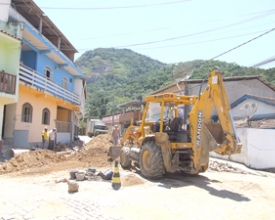 Prefeitura de Trajano de Moraes melhora ruas com manilhamentos e construção de bueiros